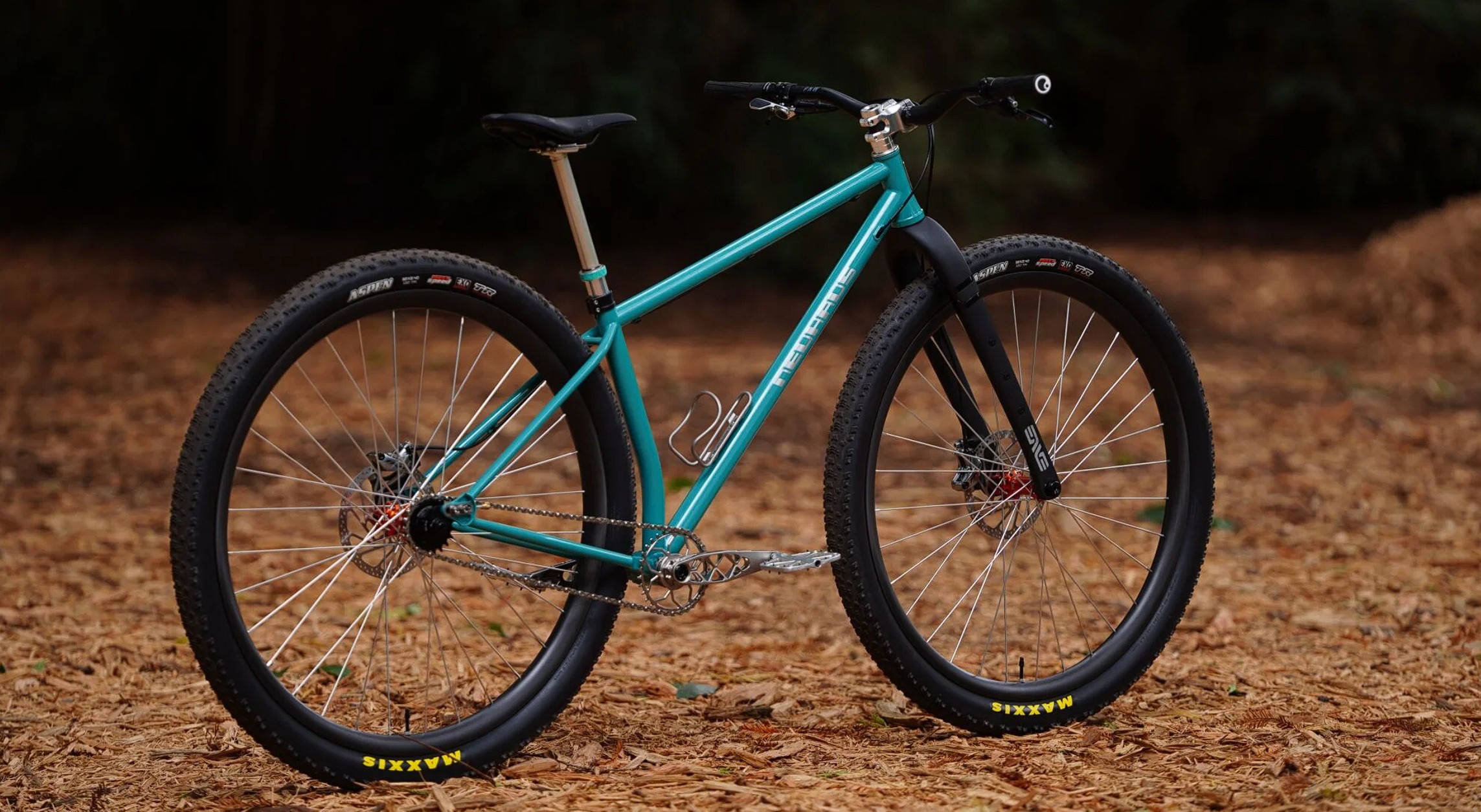 Gapisz mi się na koła? Nie dziwię się, bo jak na rower, są gigantyczne