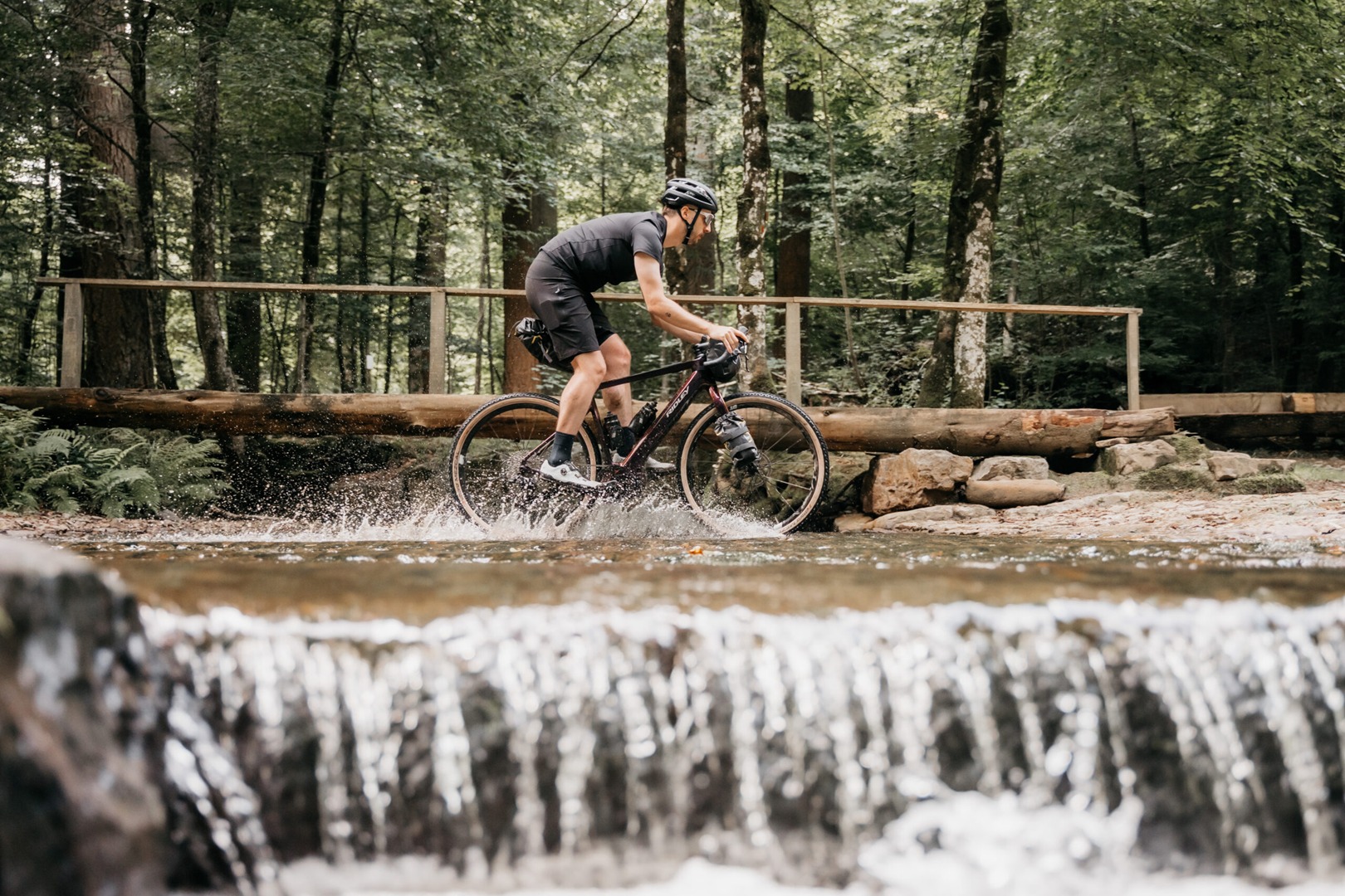 Premiera nowego roweru zaskoczyła podwójnie. Z takim gravelem można podbijać świat