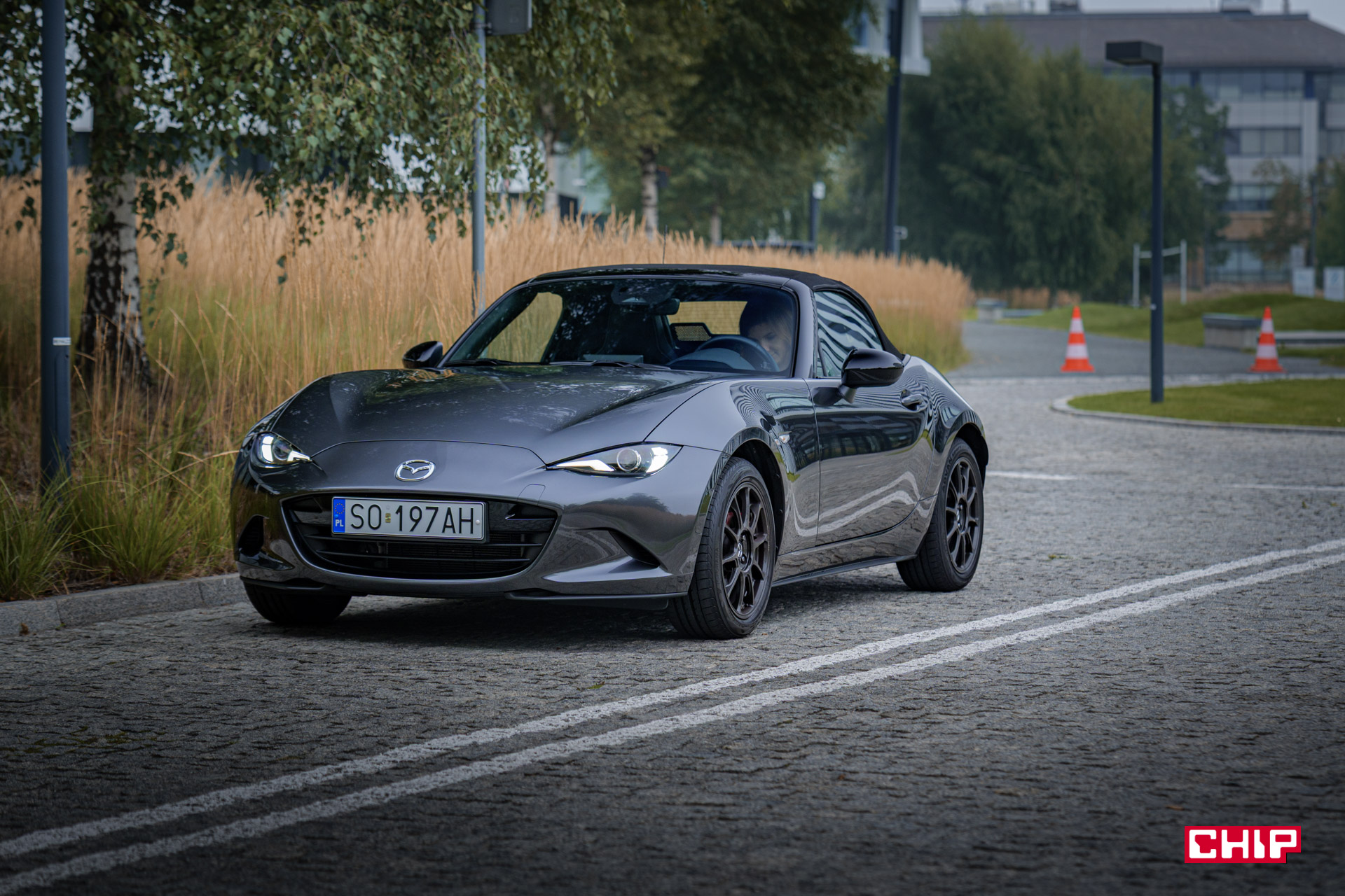 Test Mazda MX-5 – sportowy samochód, który nie przyśpiesza, a i tak daje dużo emocji
