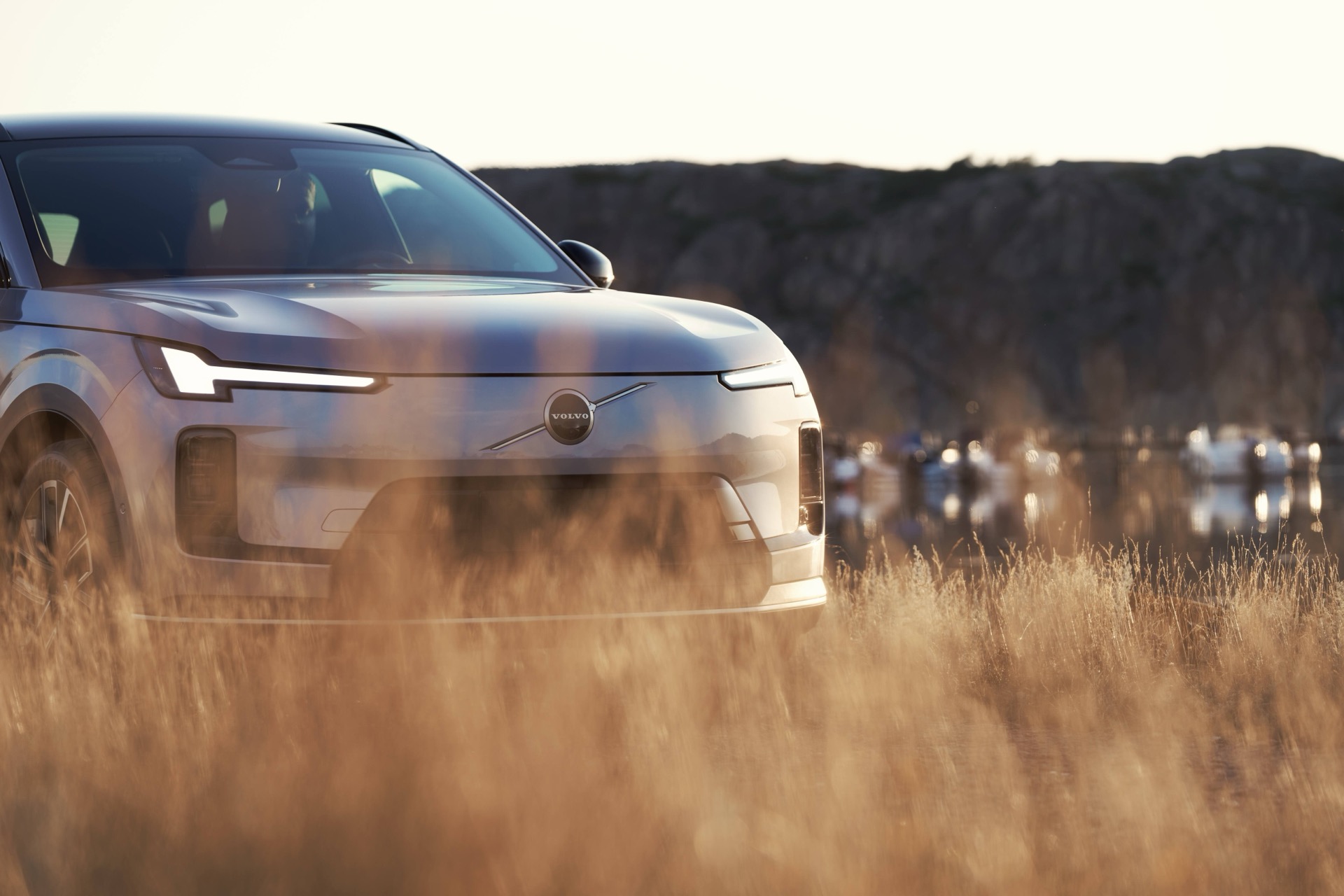 Legendarne Volvo XC70 wraca w wersji PHEV. Z takim zasięgiem to będzie hit