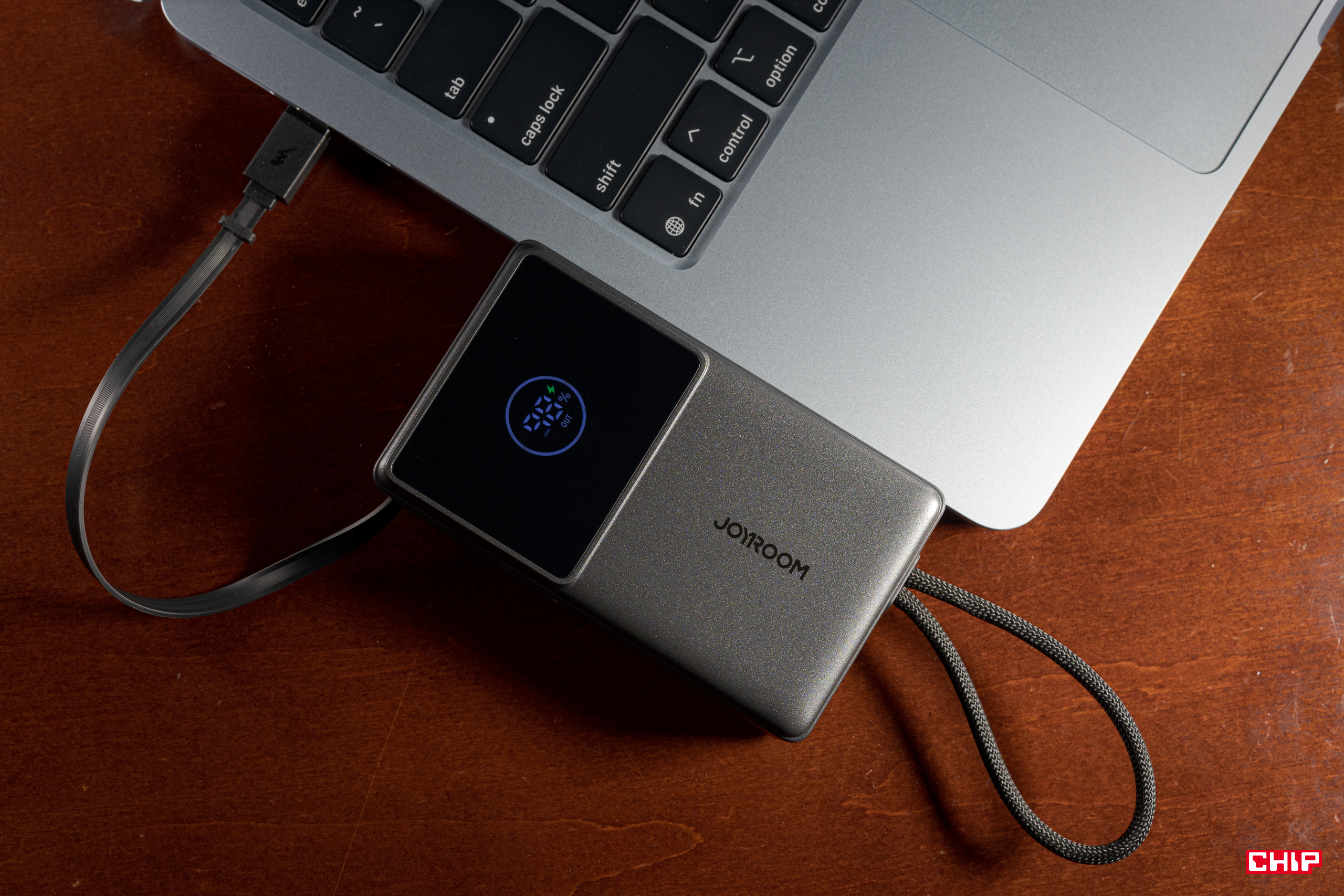 Test JOYROOM JR-PR1 Retractable Power Bank – bateria ze zwijanym ogonkiem