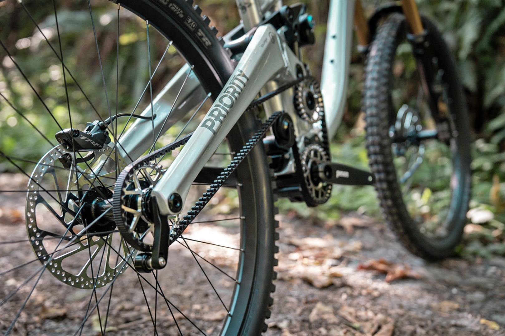 Zobaczą cię na szlaku i będą zazdrościć. Rower enduro bez łańcucha