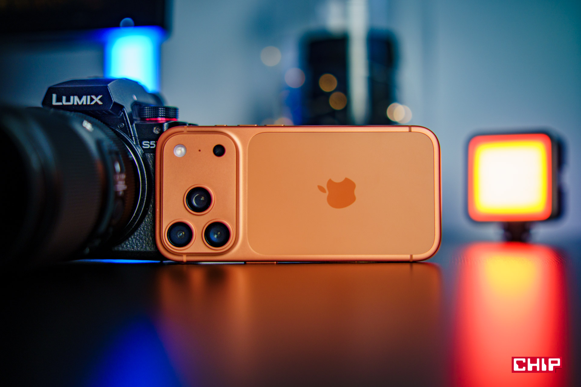 Skok na głęboką wodę i 7 cali w dłoni. Apple szykuje spektakularny model na 20-lecie iPhone’a