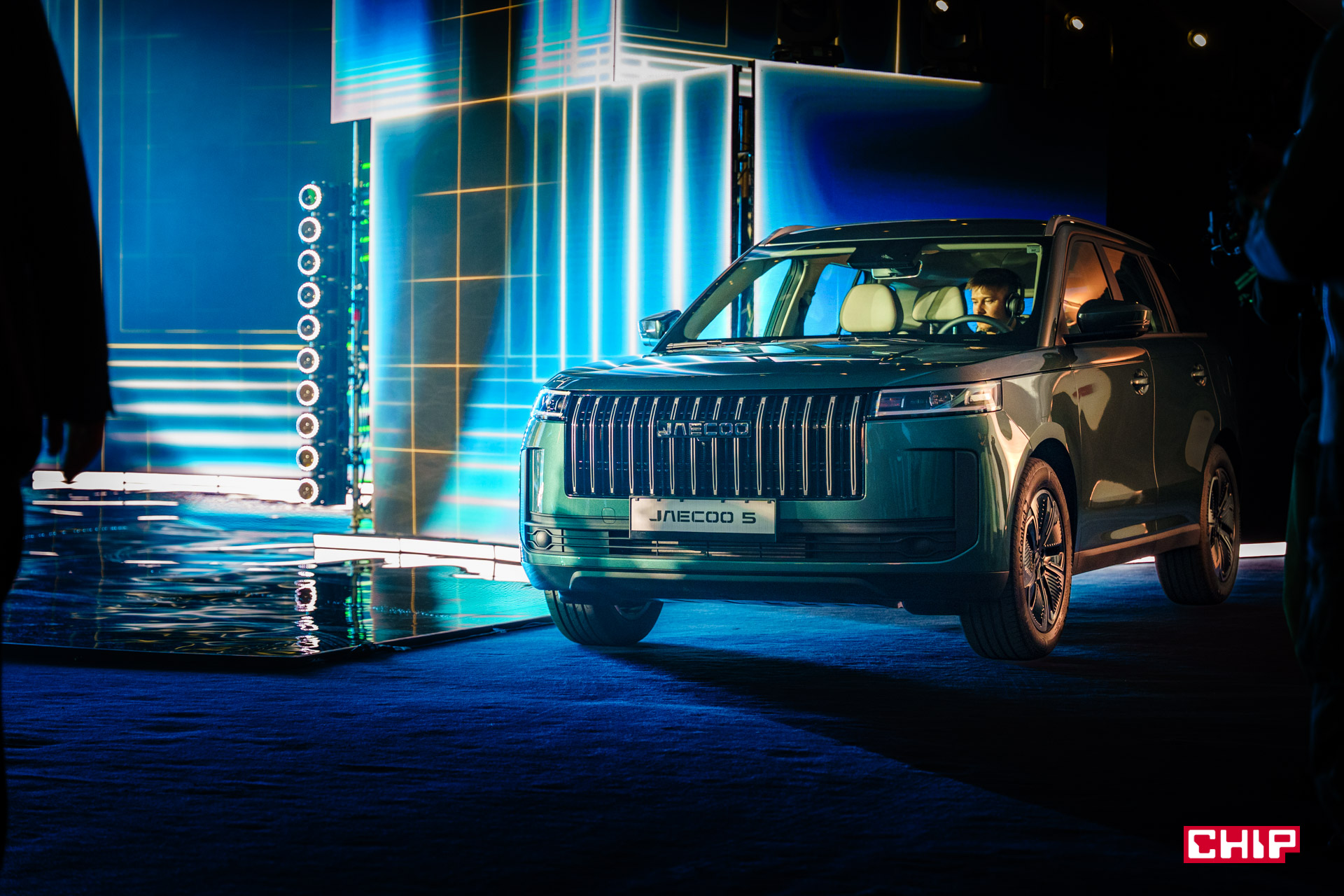 OMODA&JAECOO świętują rok w Polsce nowymi samochodami