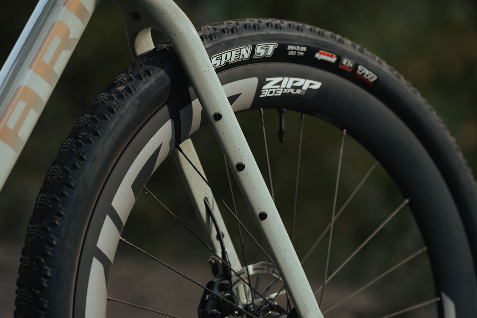 Więcej prześwitu, mniej kilogramów, bo niby czemu rower ma Cię ograniczać?