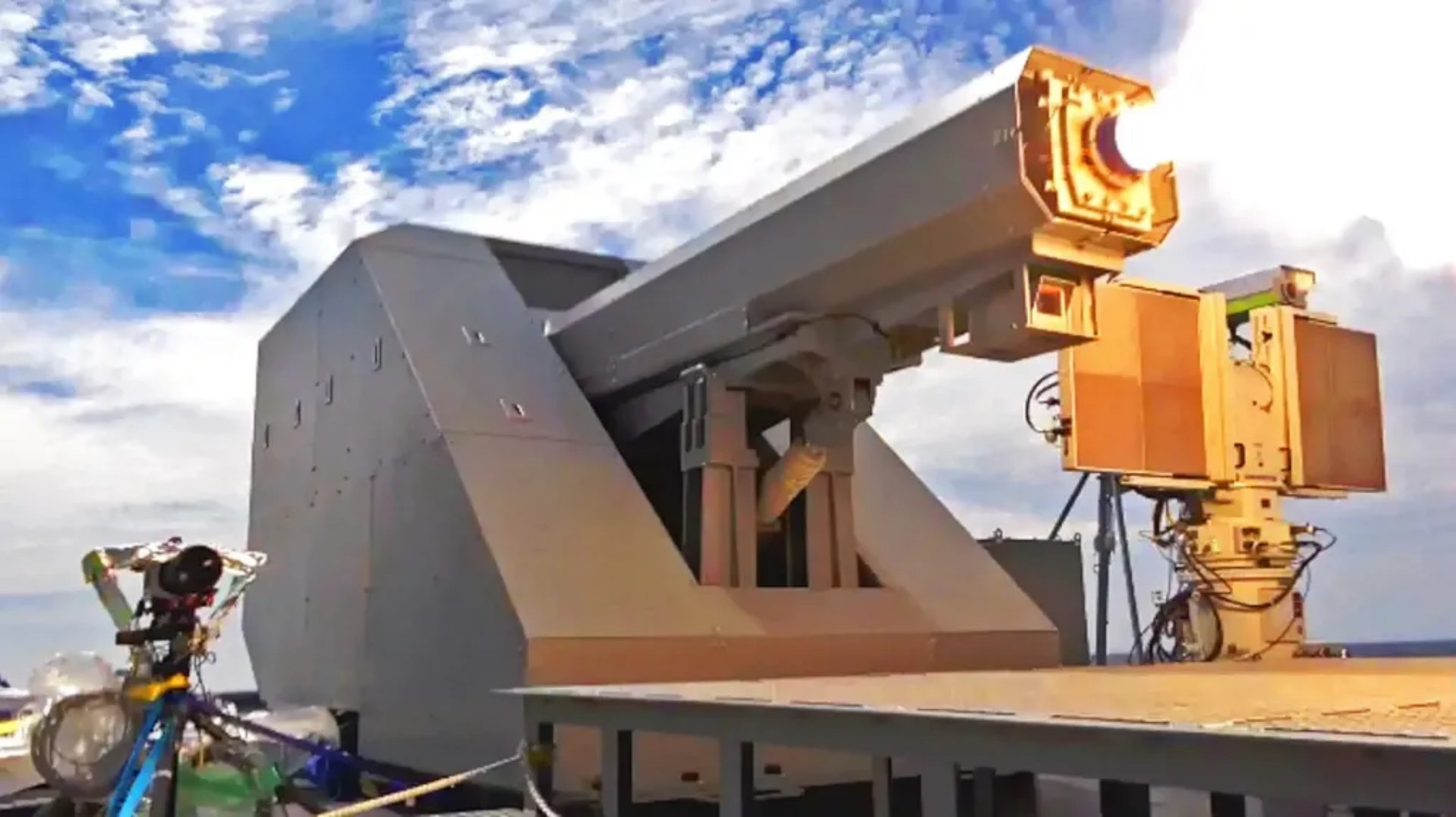 Czekaliśmy na te zdjęcia z ataku broni nowej ery. Pocisk bez prochu, a efekt jak po młocie boga