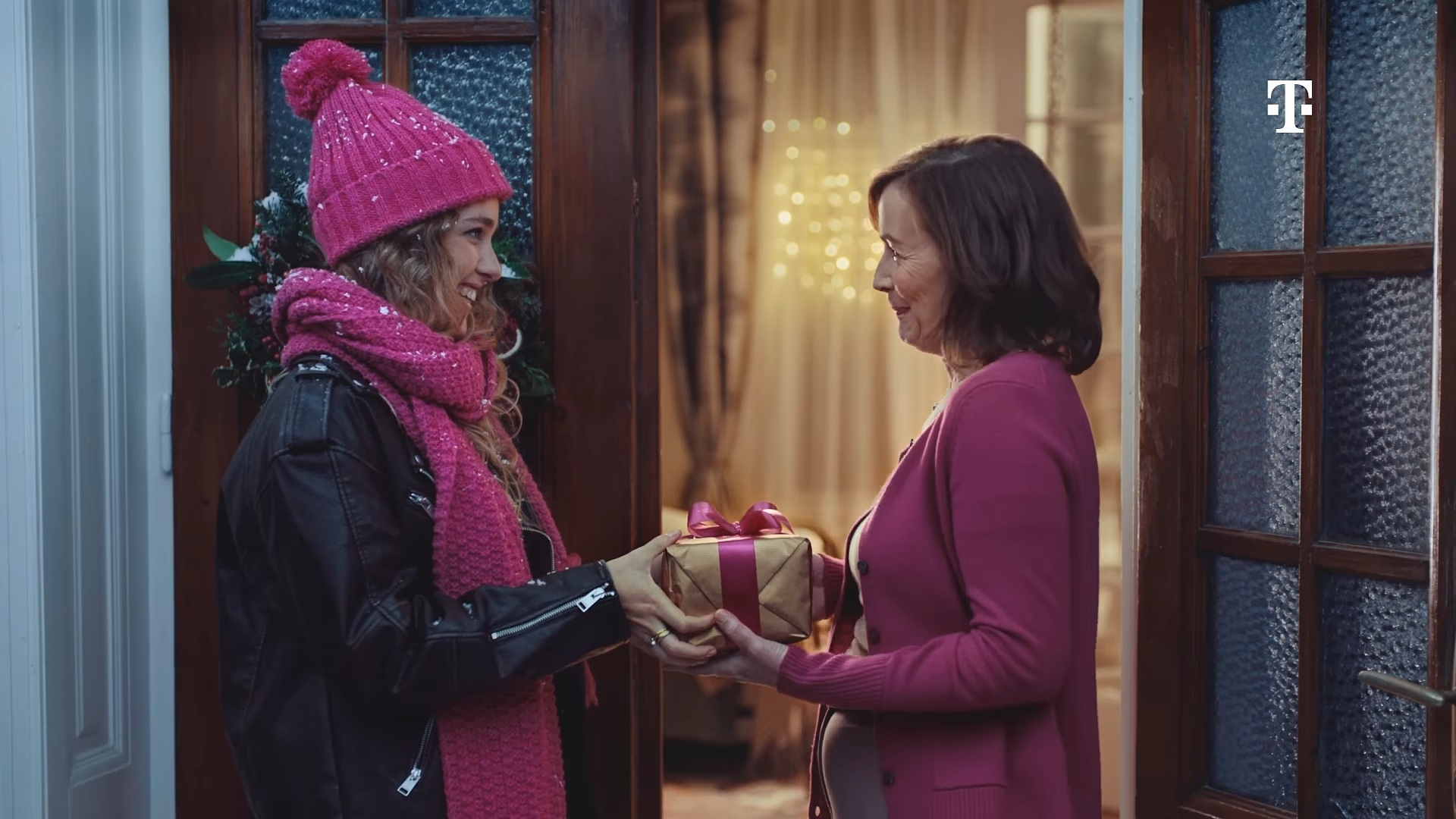 T-Mobile już zaczyna święta. telefony od 5 zł i prezenty dla klientów