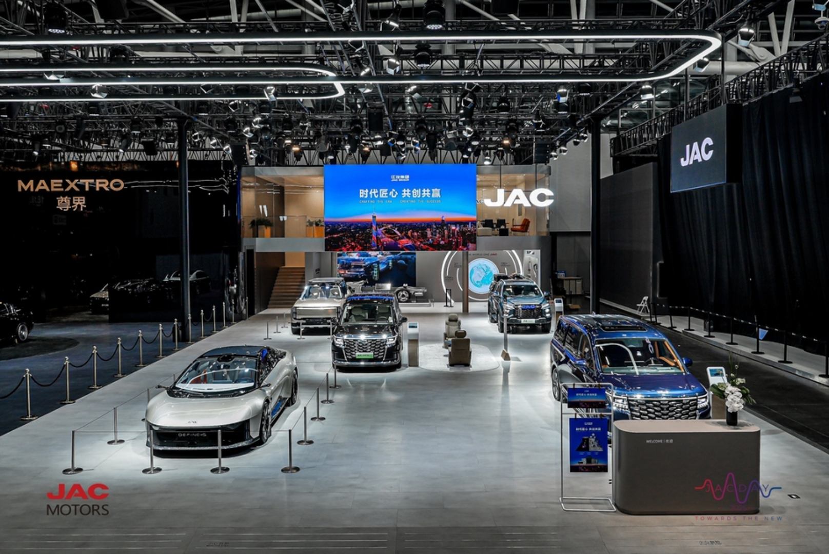 Z dostawczaków do klasy premium. JAC Motors chce wejść do salonów drzwiami, a nie oknem