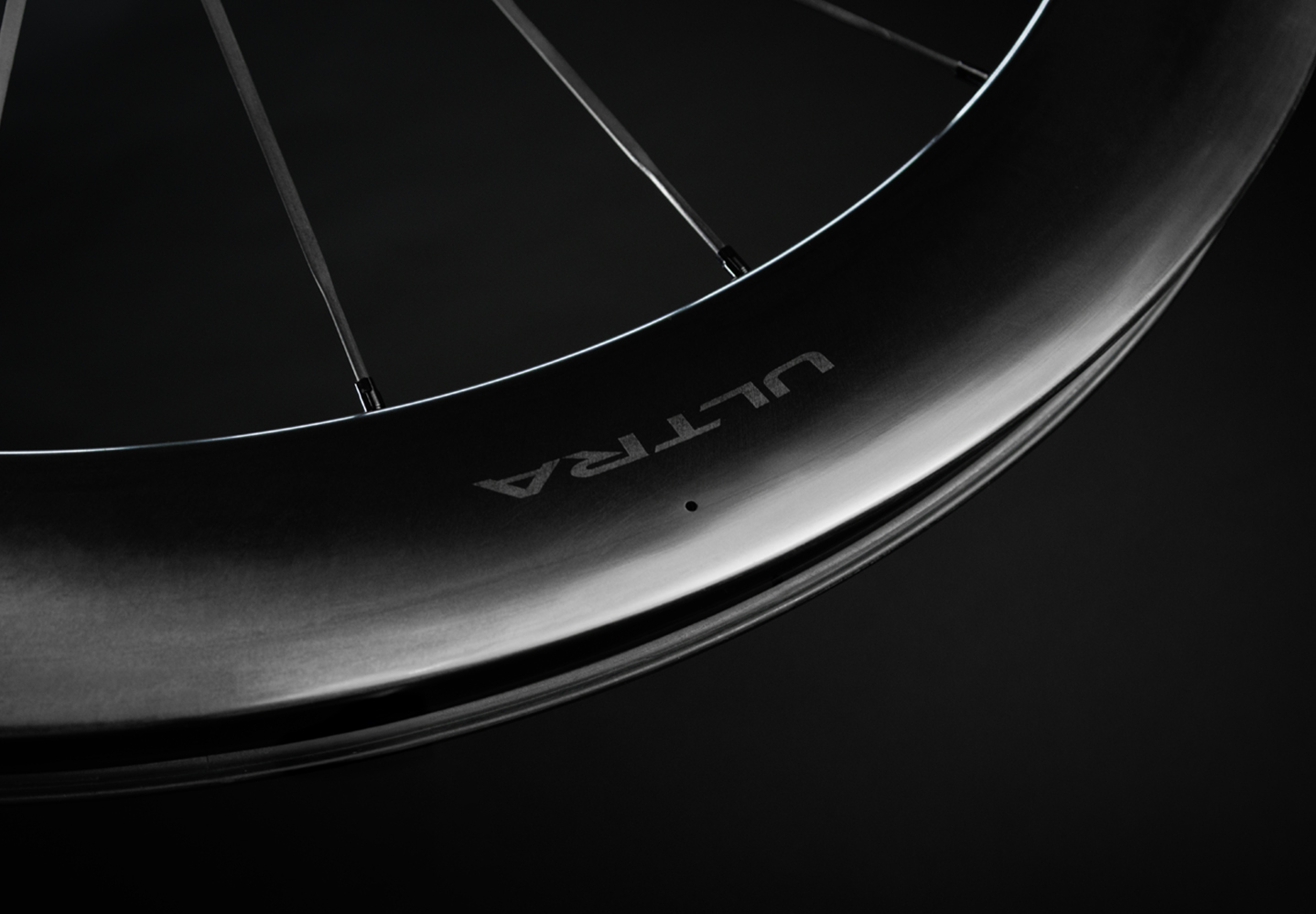 Pokazali rowerowe koła, jakich jeszcze nie było. Falujące szprychy kluczem do wydajności