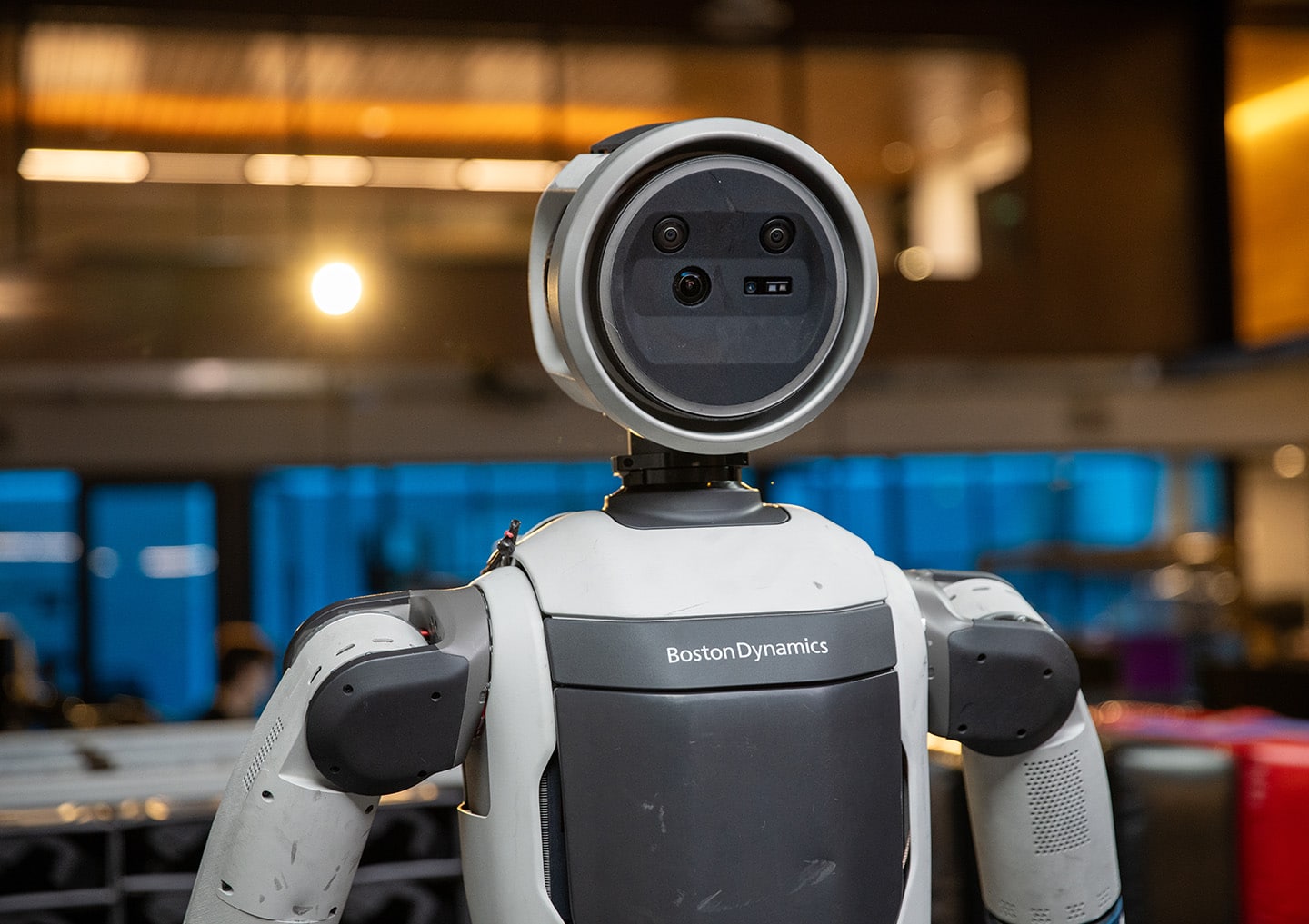 Giganci motoryzacyjni w walczą o rynek robotów humanoidalnych wart 5 bilionów dolarów