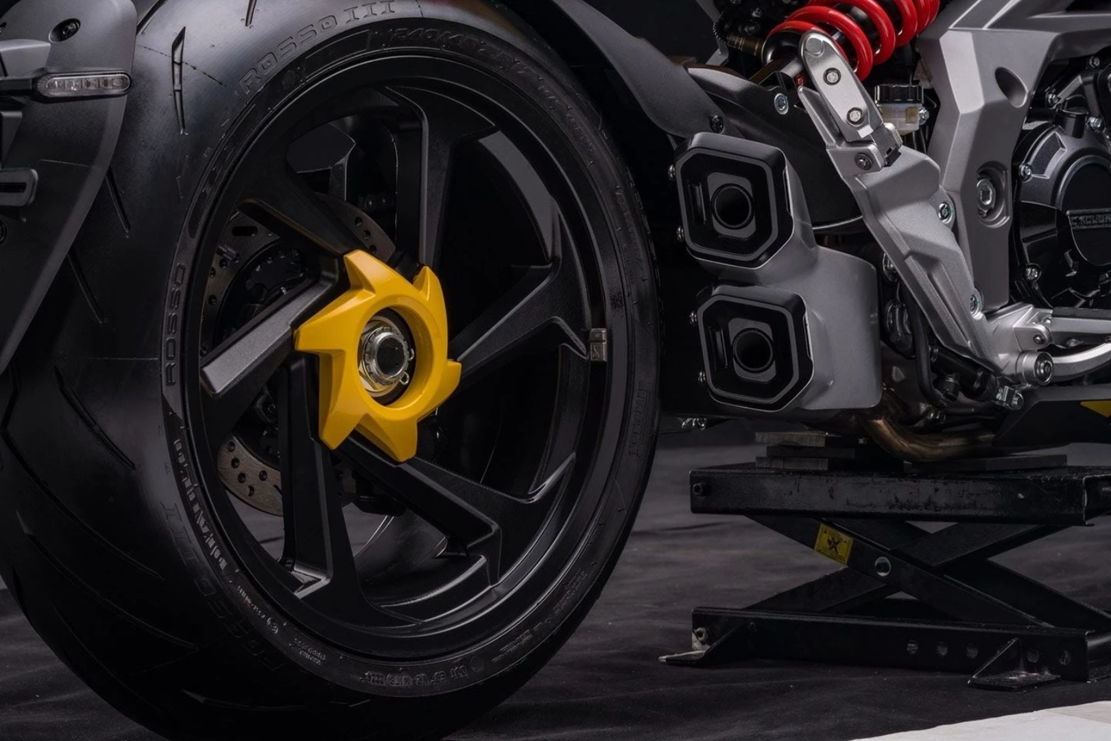 The resemblance to Ducati motorcycles hurts, but the parameters say that this is not just a toy