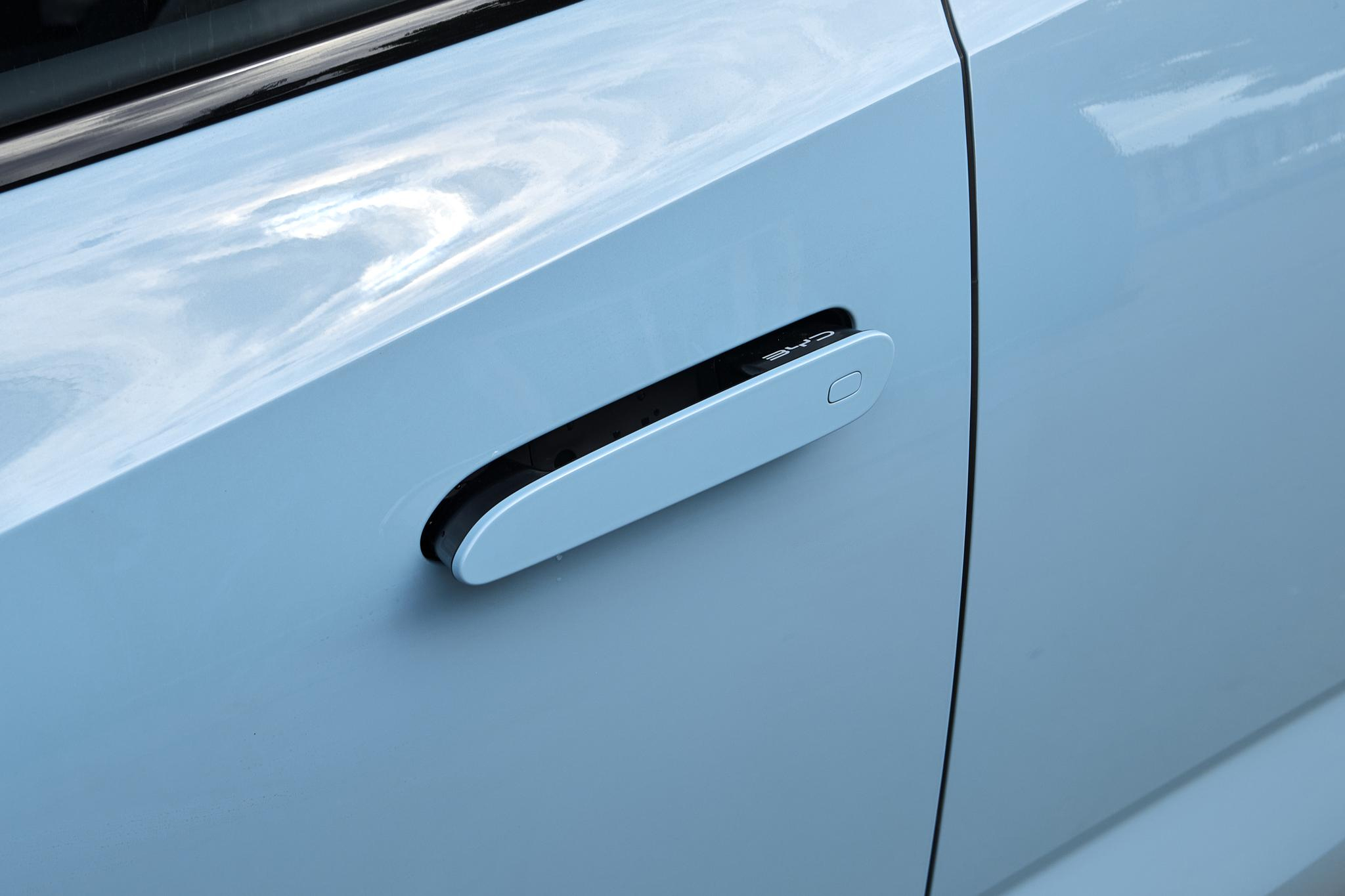 Koniec elektrycznych klamek w samochodach. Na razie w Chinach