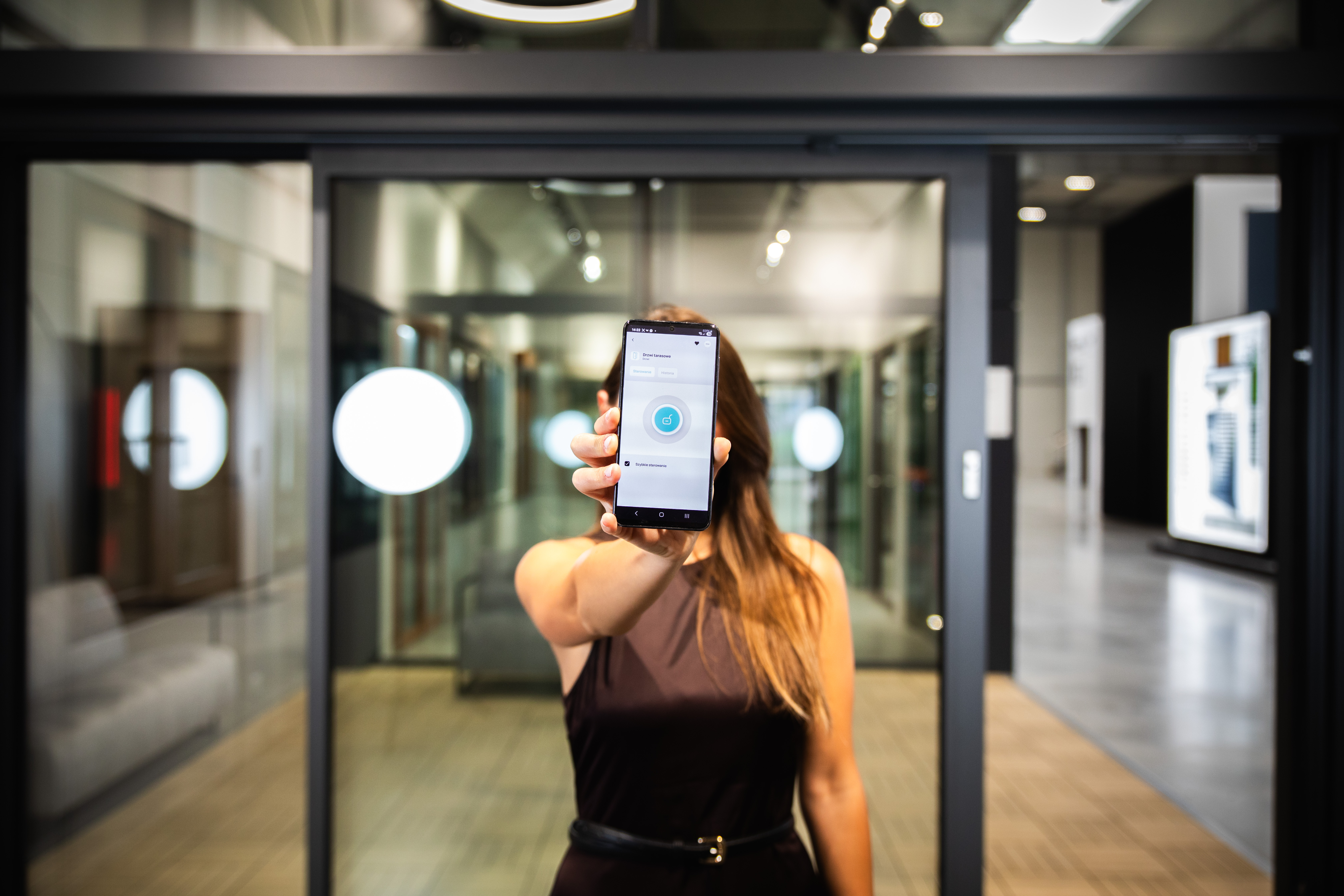 Wiśniowski Connected: jak działa sterowanie bramą, drzwiami i roletami z jednej aplikacji – przewodnik 2026