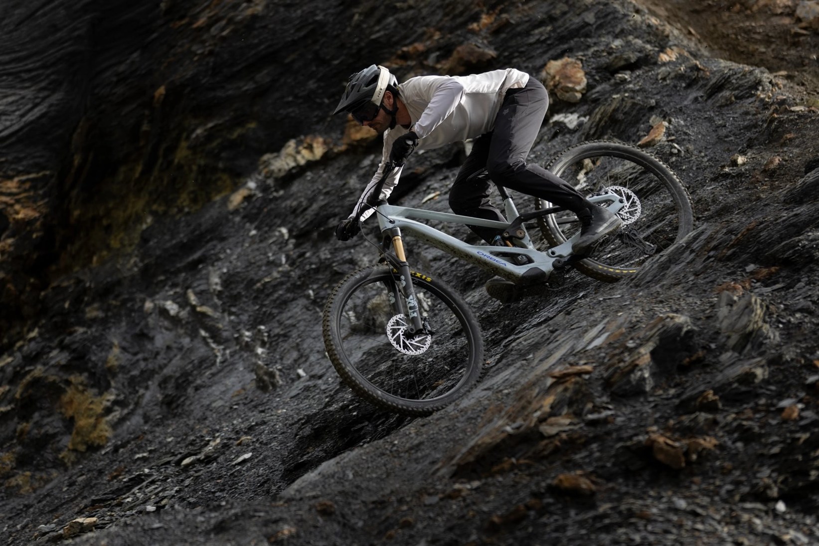 Pokazali przyszłość rowerów. Silnik TQ, Fox Live Valve i elektroniczna sztyca na jednym zasilaniu