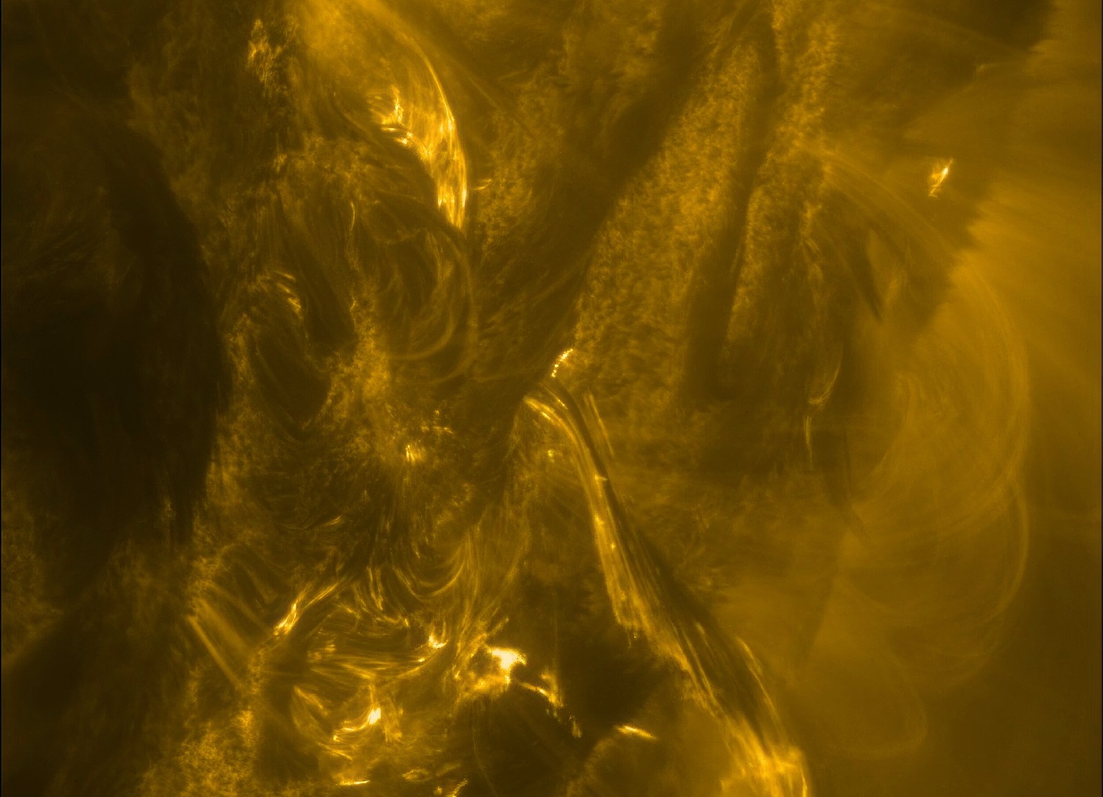 Dziwne lawiny magnetyczne napędzają aktywność Słońca. Ważne ustalenia misji Solar Orbiter