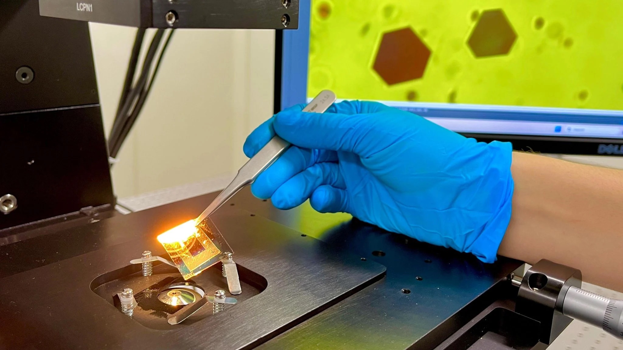 Płatki złota pokazują niewidzialne siły. To może być klucz do zrozumienia Wszechświata