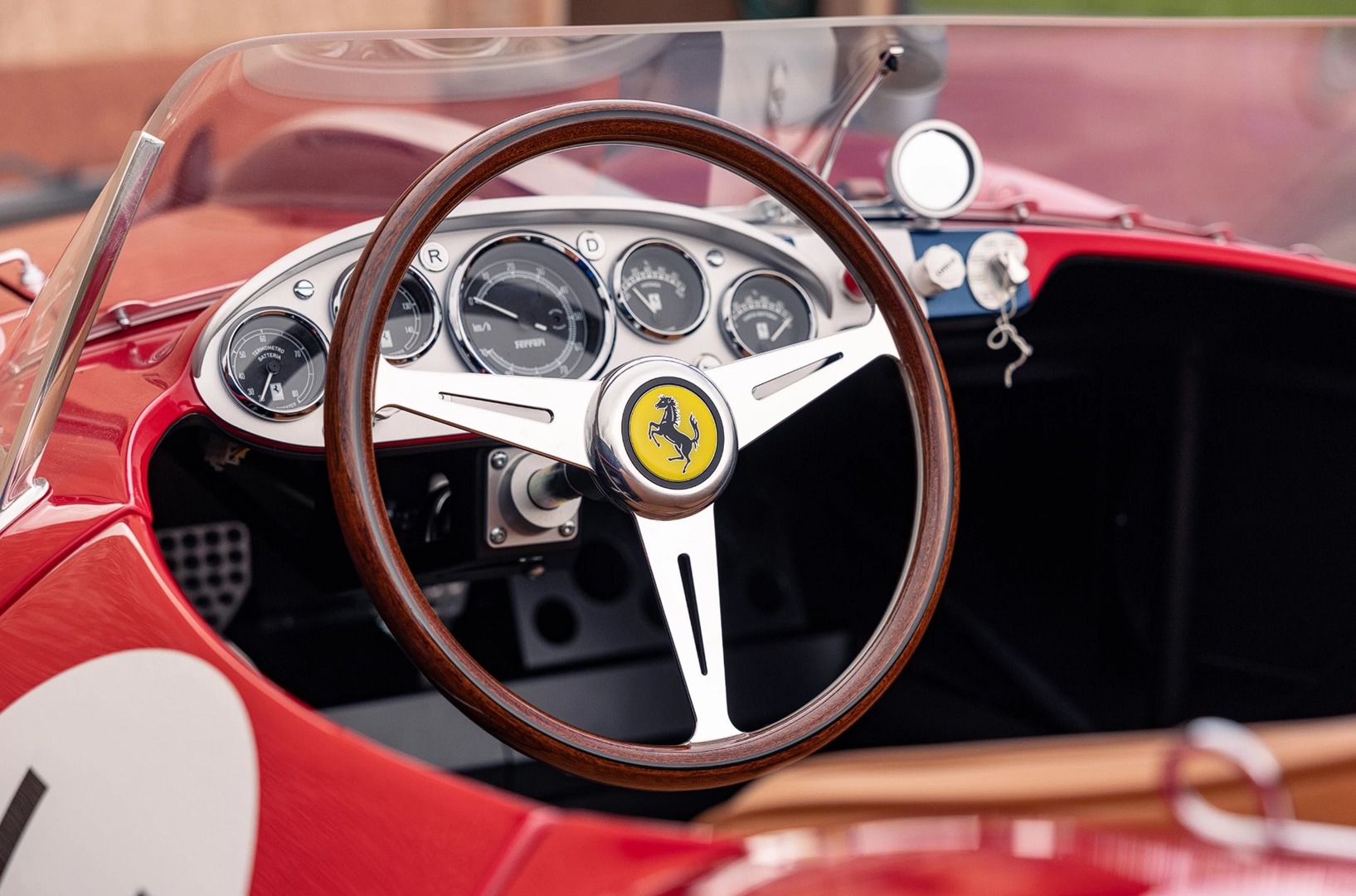 Ferrari mini, a cena maksymalna. Rekord Testa Rossy J pokazuje, gdzie uciekły zabawki bogaczy