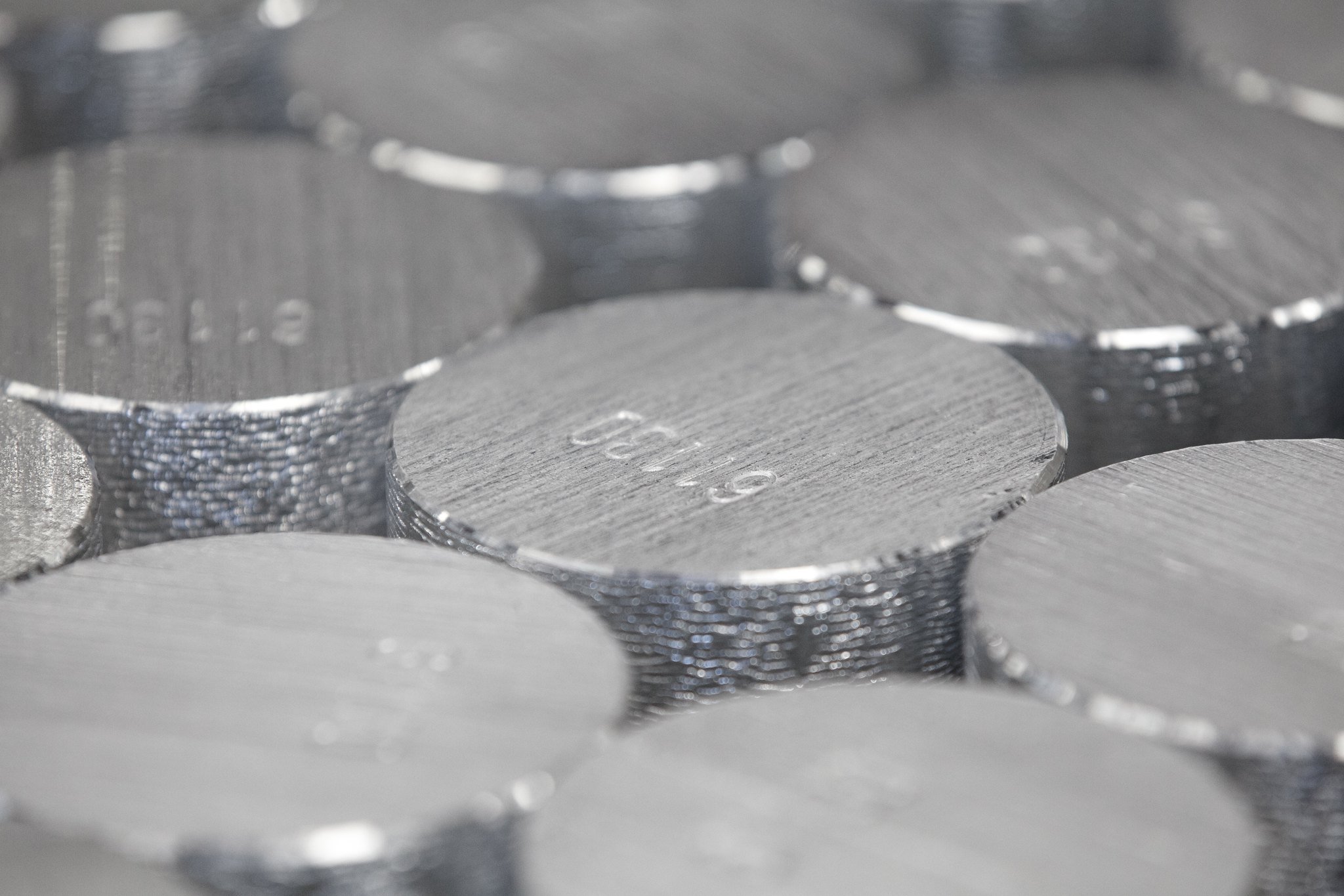 Naukowcy odkryli nową formę aluminium. Ma takie właściwości, że może zastąpić krytyczne składniki