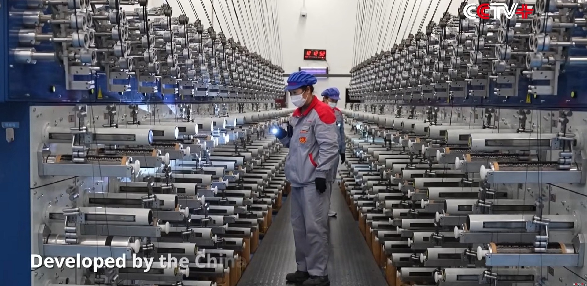 T1200 jest cieńsze niż włos i mocniejsze niż stal. Chiny stworzyły materiałowe czarne złoto