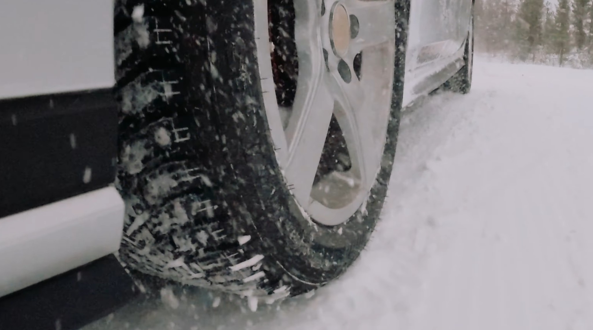 Opony całoroczne to przy tym kit? Stworzyli opony zimowe, o których marzyłeś