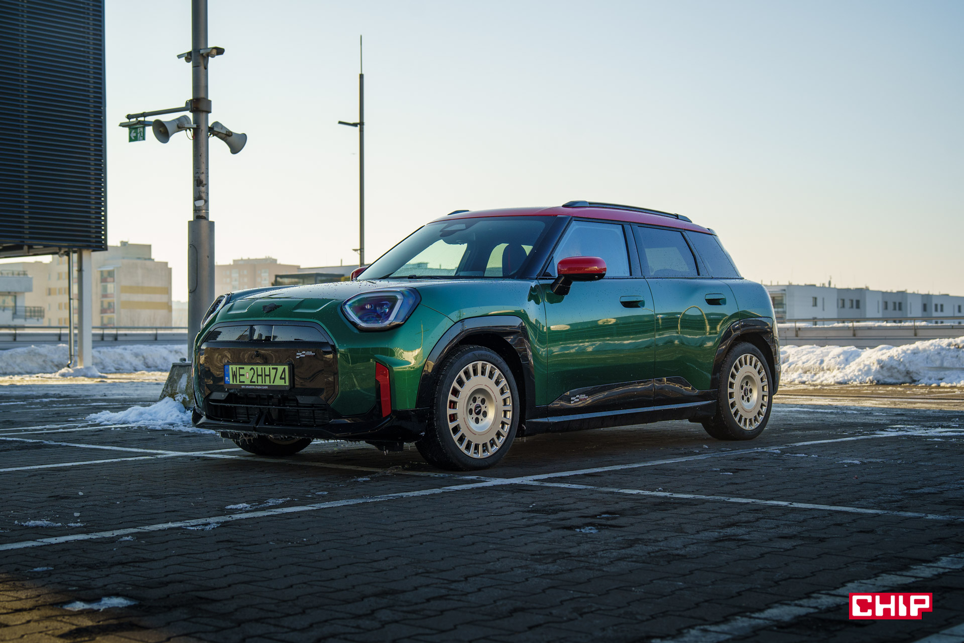 Test MINI Aceman JCW. Ten samochód ma coś ważniejszego od bezbłędności — ma osobowość