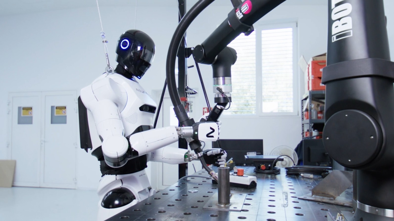W Chinach roboty mają już własne dokumenty. Powstaje społeczeństwo rodem z filmów