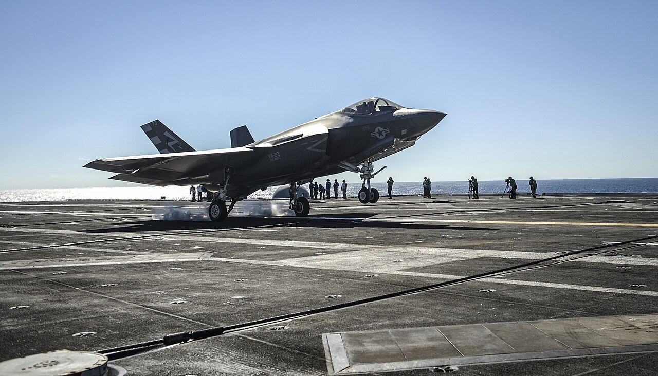 Największy samolot cargo świata ma jeden cel. Może połknąć nawet cztery myśliwce F-35