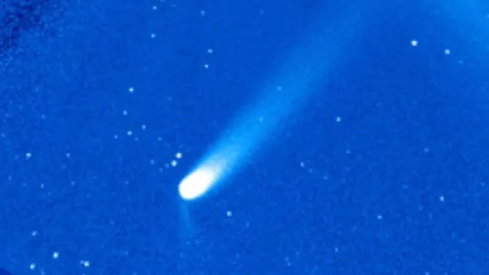 Spektakularny “warkocz” komety PanSTARRS. NASA uchwyciła rozbłysk