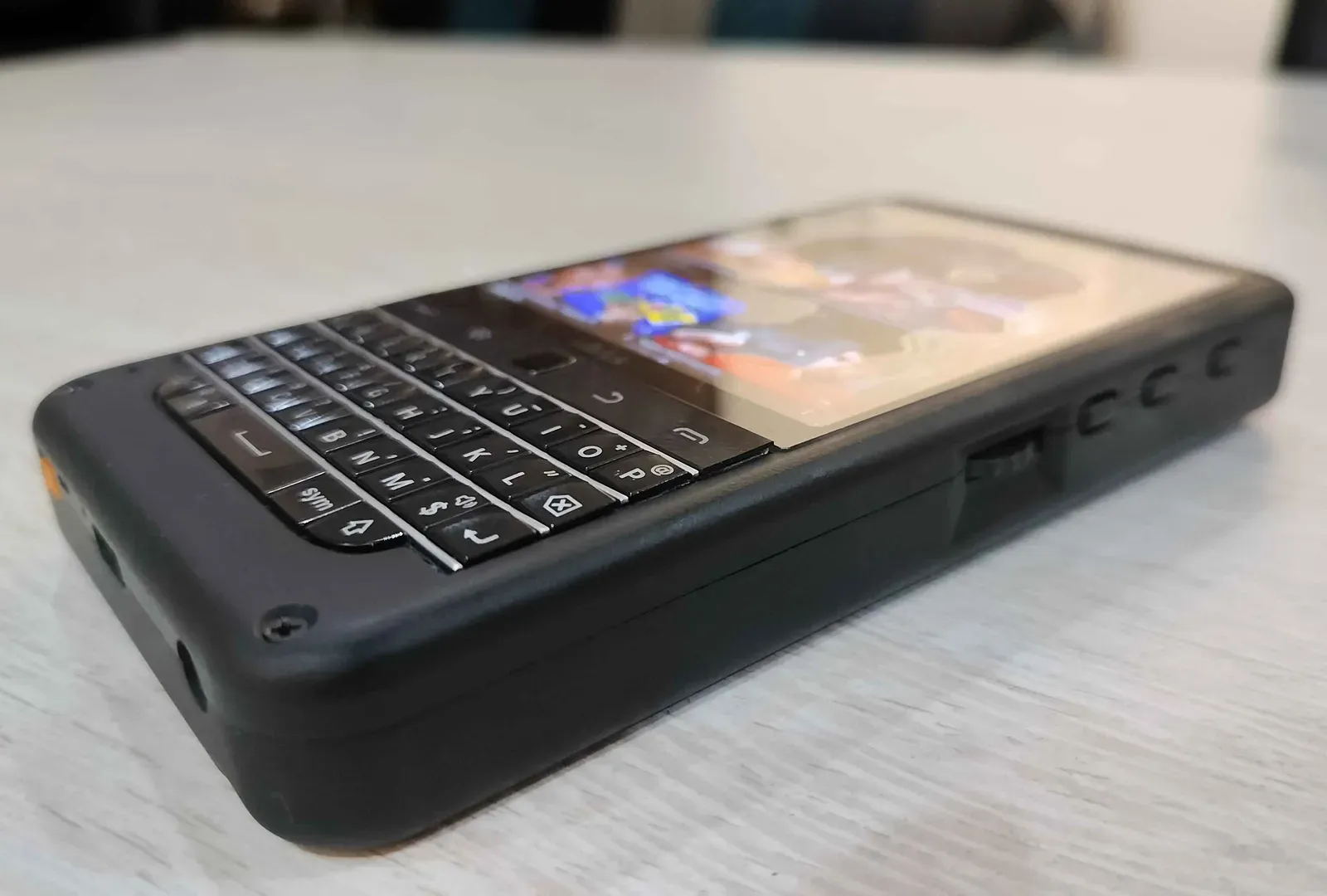 Raspberry Pi w kieszeni. Ten projekt zamienia moduł CM5 w prawdziwy komputer mobilny