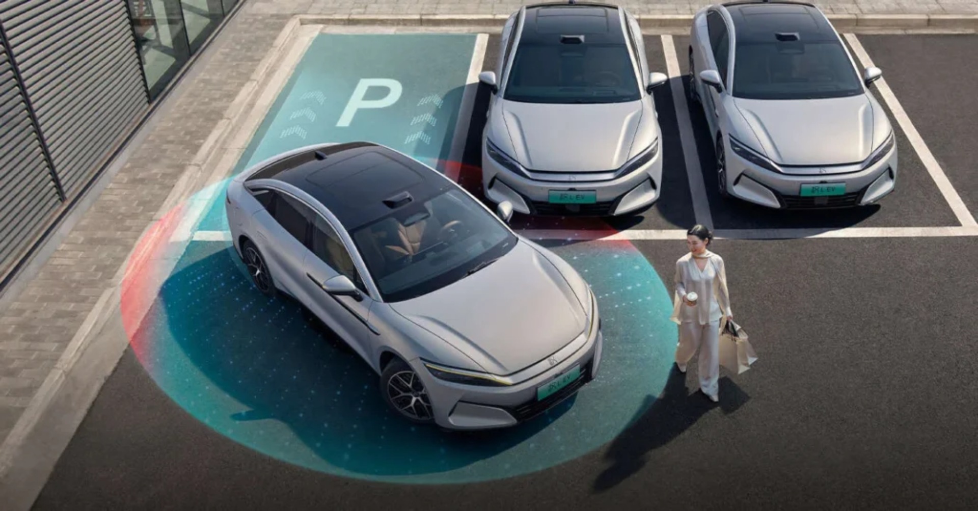 Tesla krzyczy o autonomii, a BYD sprzedaje ją za 6400 zł i bierze na siebie konsekwencje wypadków