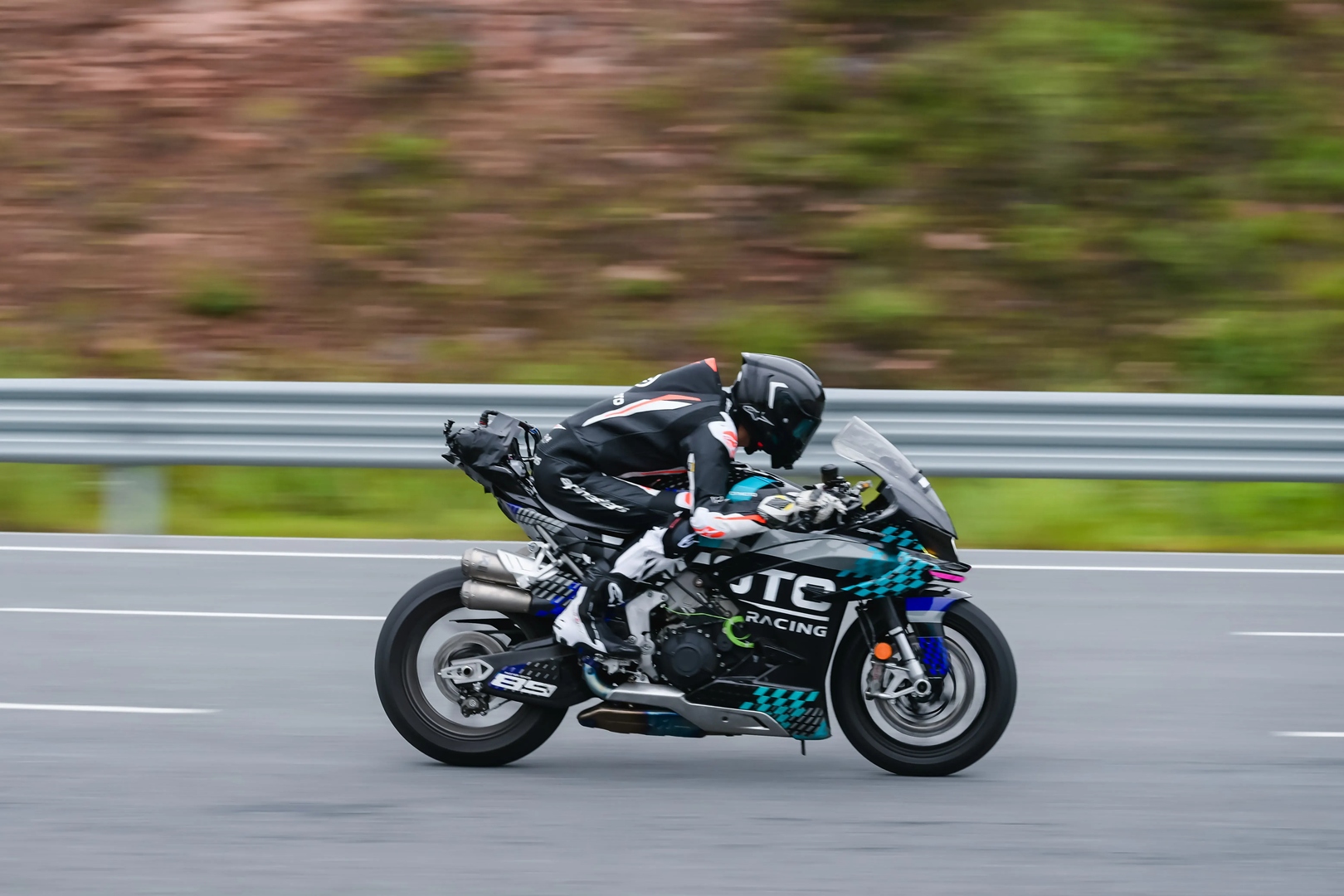 Chiński super motocykl poleciał 315,82 km/h. Ciężko teraz udawać, iż nic się nie dzieje