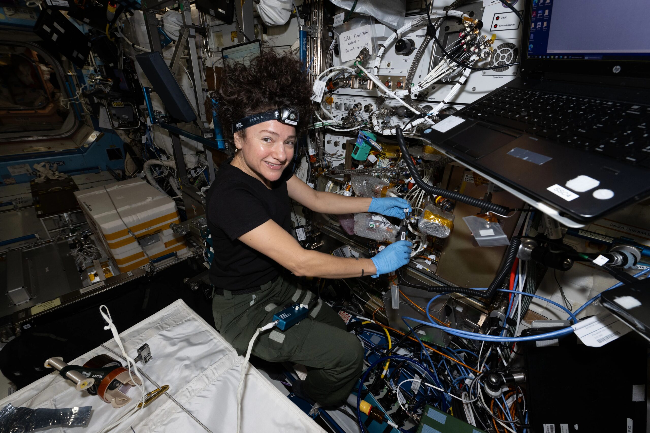 NASA bawi się na orbicie na całego. Naukowcy tworzą tam piąty stan skupienia materii
