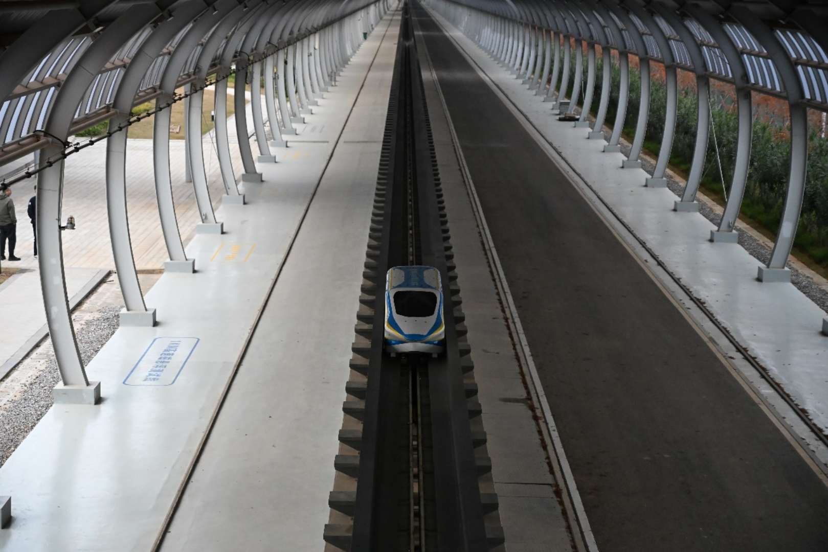 1,1 tony na torze rozpędzone do 800 km/h. Chiny zrobiły to w 5,3 sekundy