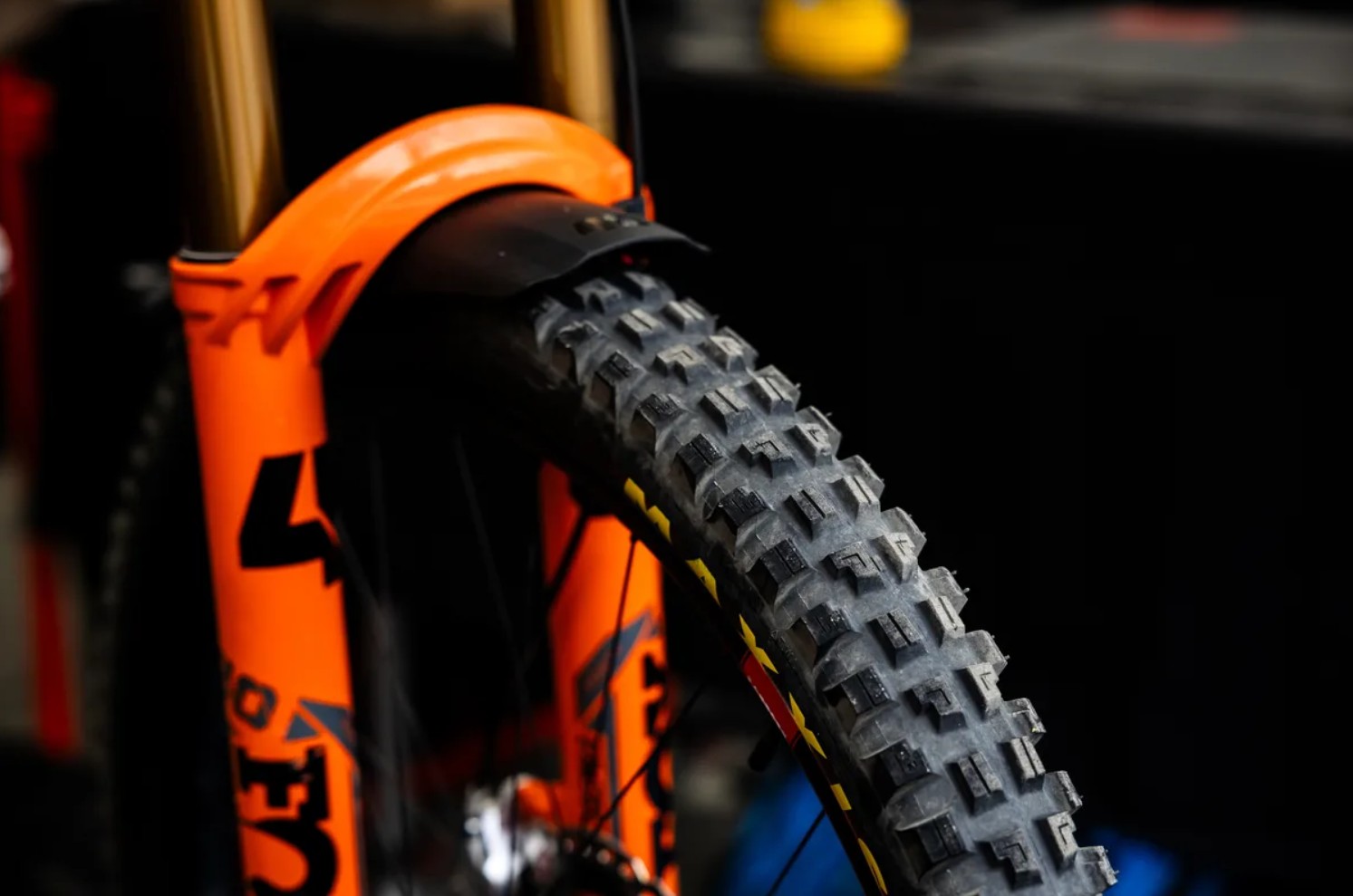 Ponad 20-letnia legenda ma następcę. Nowa opona rowerowa Maxxis waży niemal ćwierć szosówki