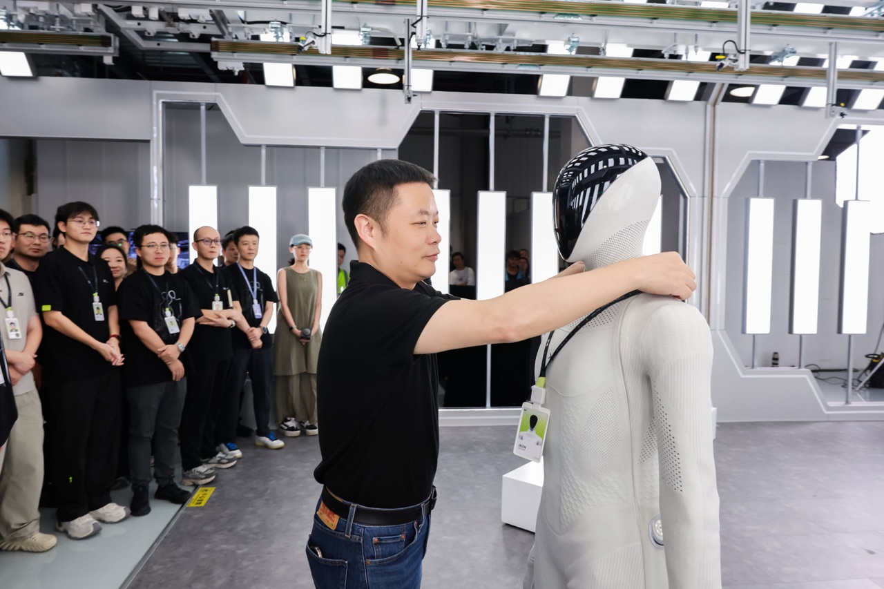 W Chinach roboty same schodzą już na własnych nogach z linii produkcyjnych