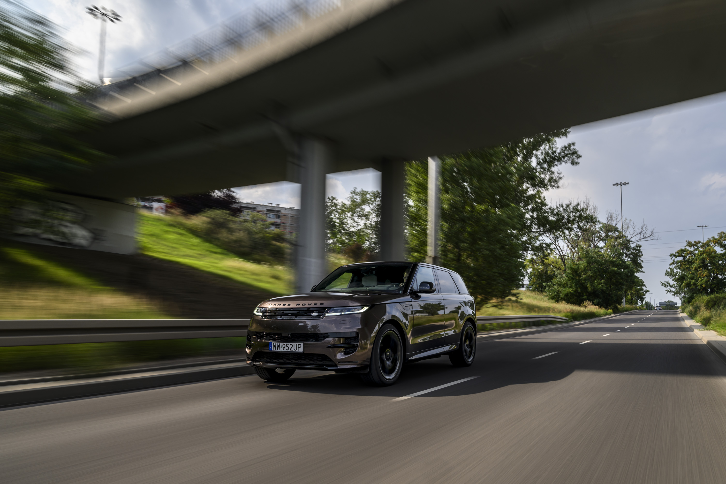 Test Range Rover Sport PHEV. Bezczelnie luksusowe marzenie gangstera… i biznesmena