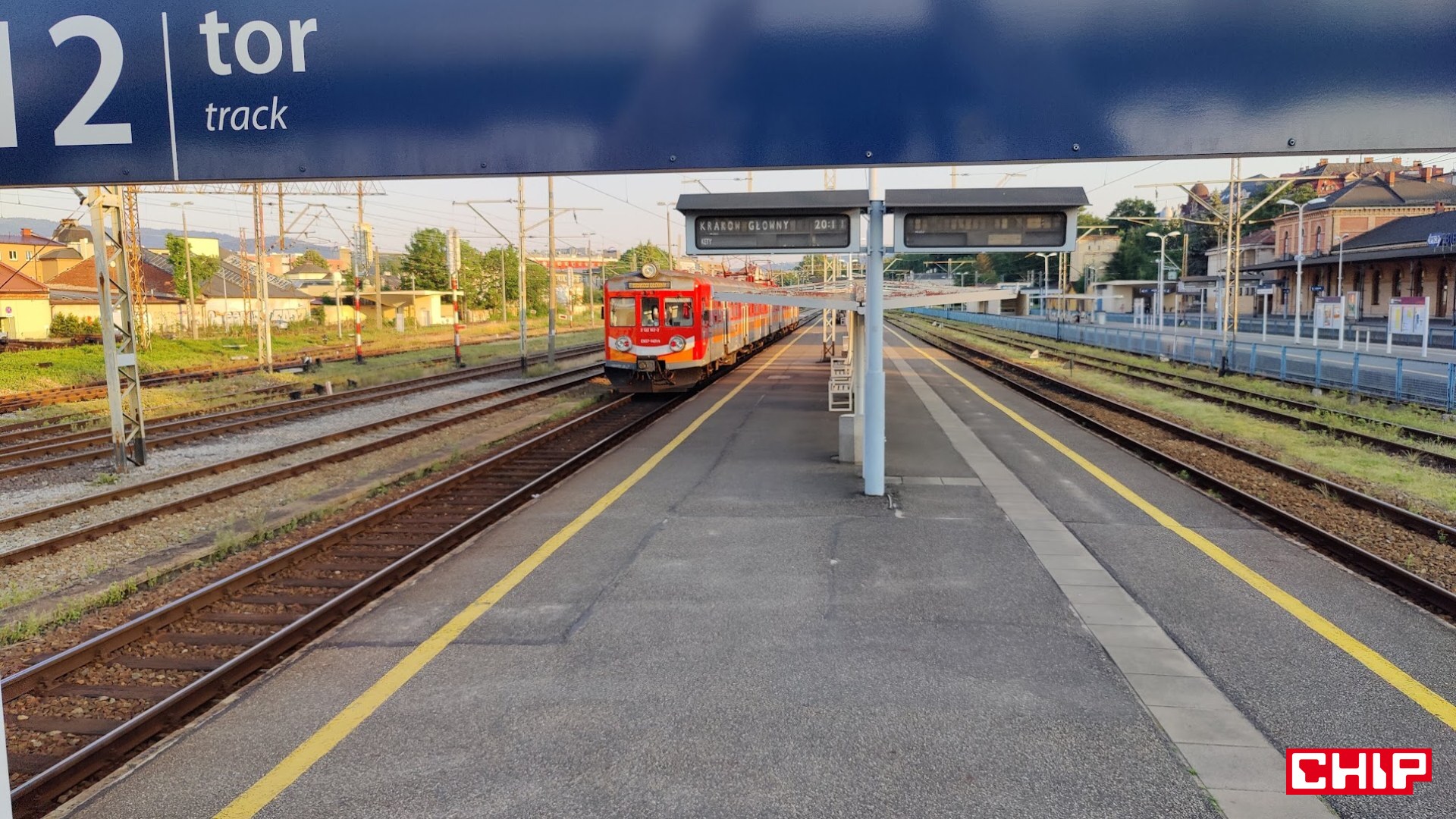 Elektryczne pociągi rozwiązały swój największy problem. Najdroższy element elektryfikacji do kosza?