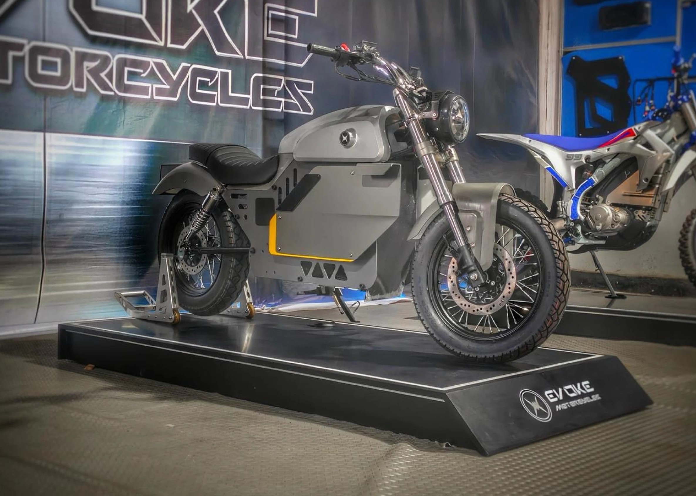 Tani elektryczny motocykl wreszcie nie wygląda jak zabawka