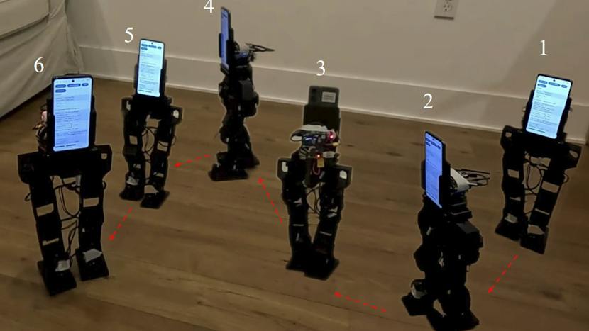 Ten niewielki robot może używać starego telefona, jako własny mózg